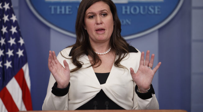 Melissa McCarthy Perfectly Trolls Sean Spicer For Hiding In Bushes